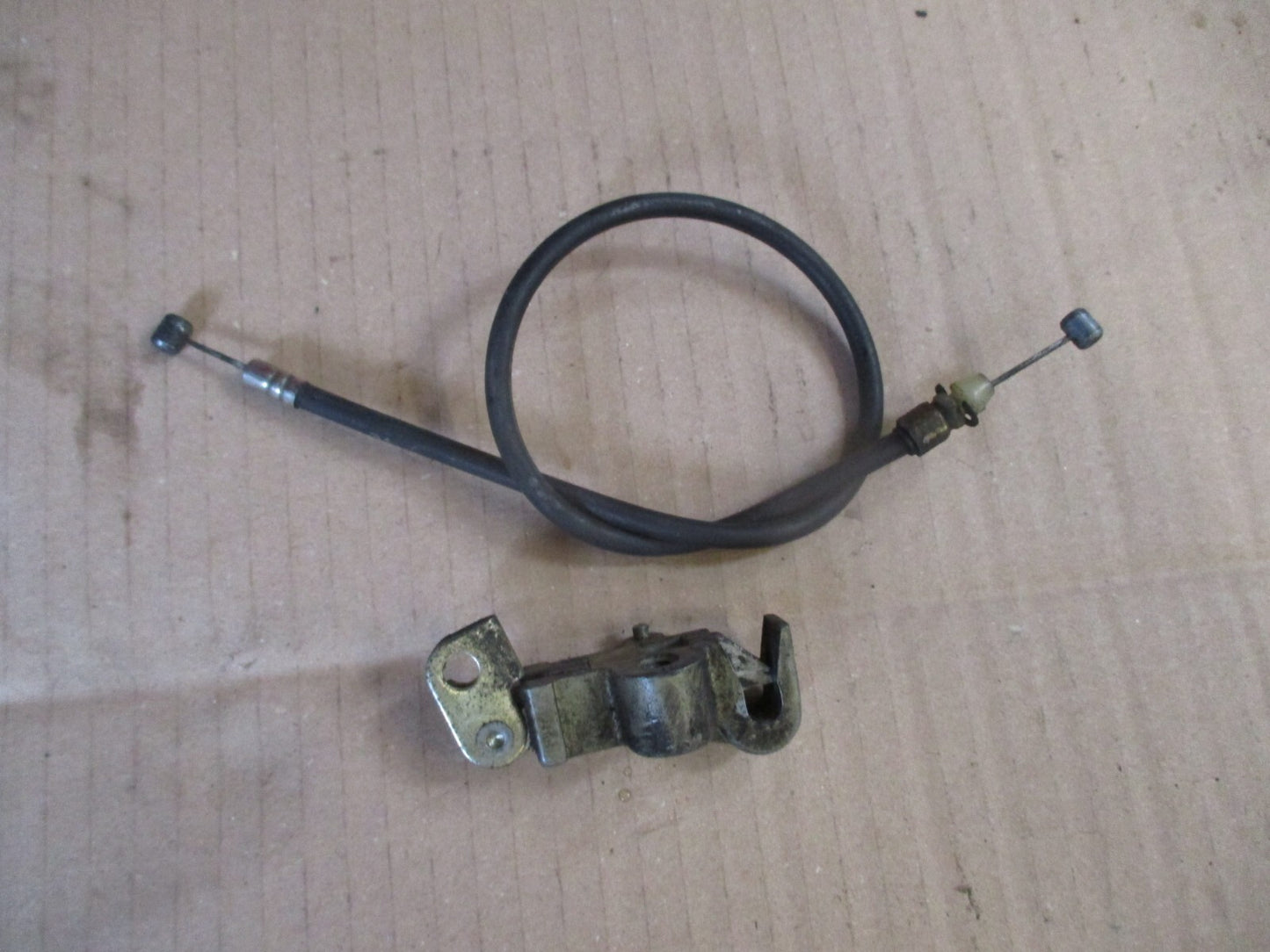 Verrou de selle + cable pour Honda 750 VFR - RC36 - Phase 1 - 1990 / 1993
