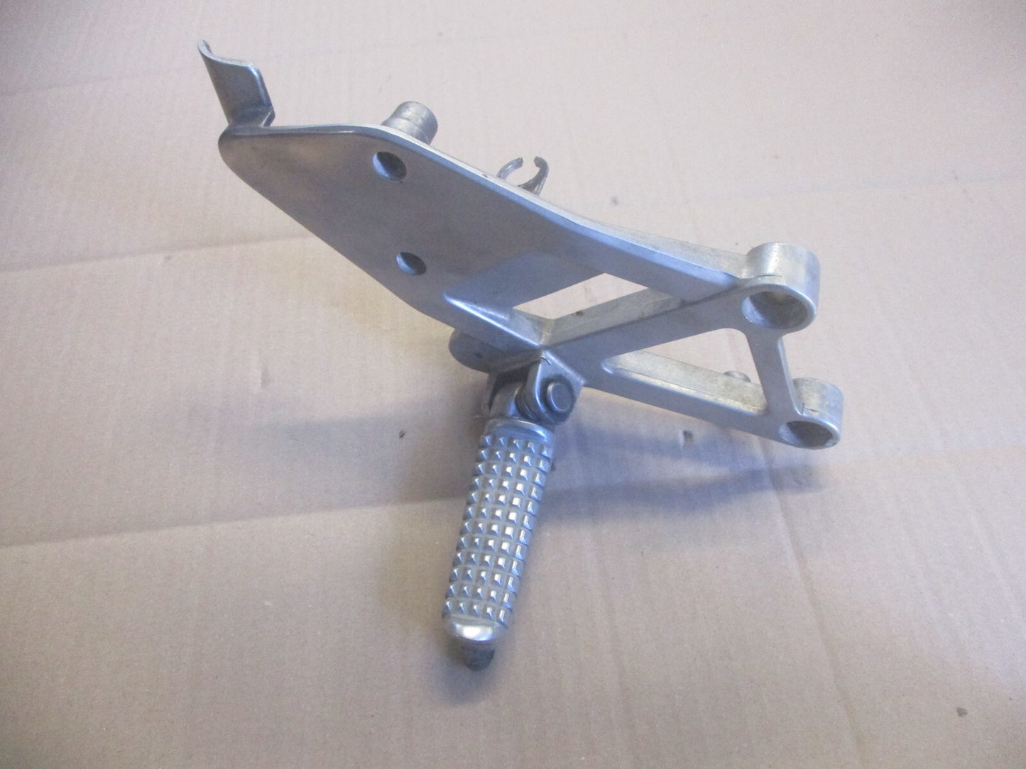 Platine cale pied avant droite pour Honda 750 VFR - RC36 - Phase 1 - 1990 / 1993