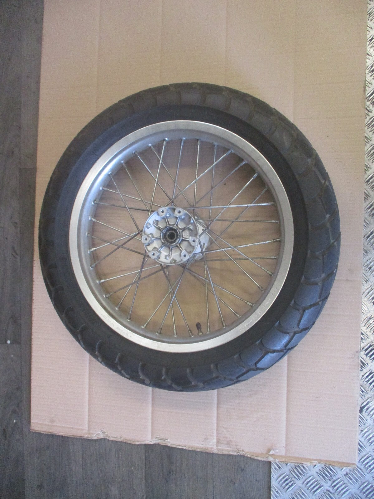 Roue avant avec pneu BRIDGESTON TW-203 bon état Yamaha 125 TW - DE01 - DE054