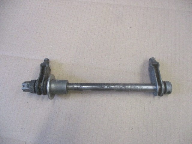 Axe de roue arrière pour Suzuki 125 TS - 1976