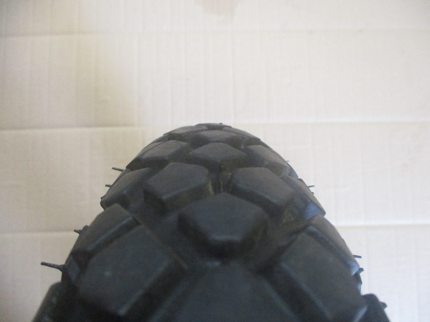 Roue avant - pneu METZELER très peu roulé Honda 125 XLR - JD04 - Frein à tambour