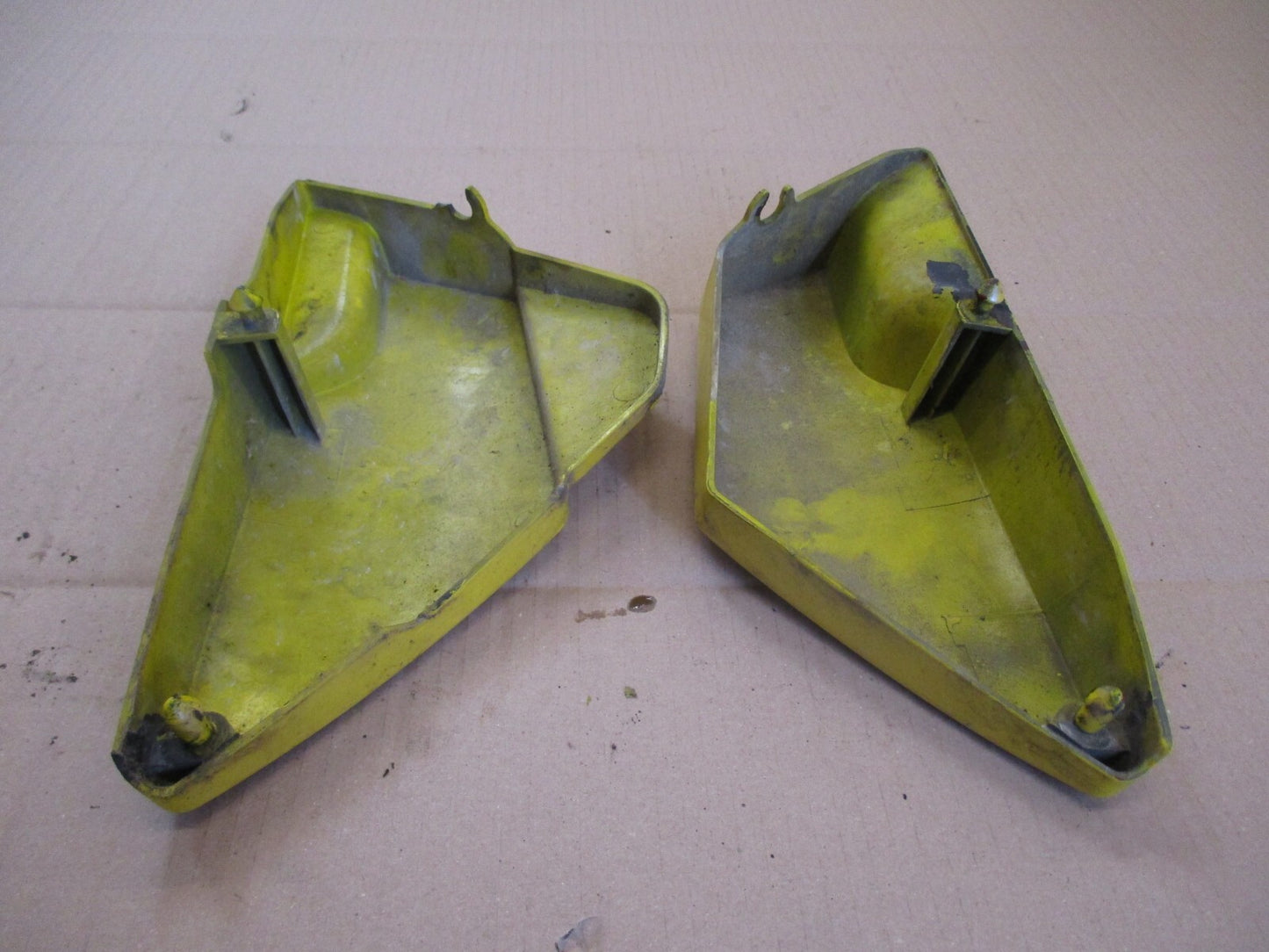 Caches latéraux pour Yamaha 750 FZX - 2JE - 4AM