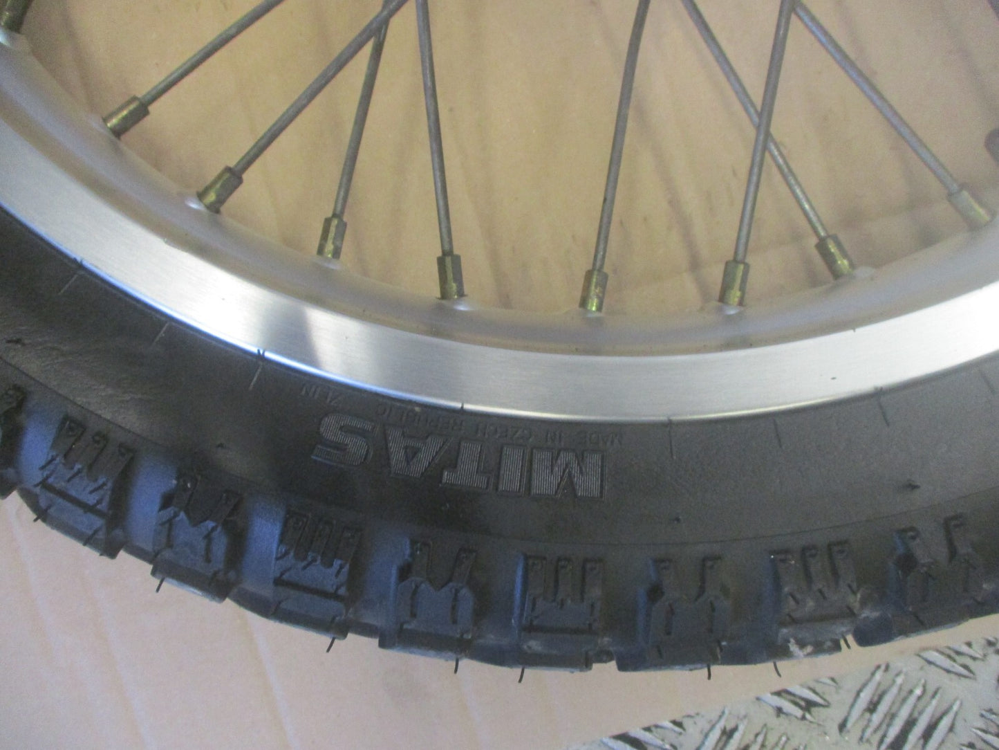 Roue avant avec pneu très peu roulé pour Honda 650 FX - VIGOR - SLR - RD09