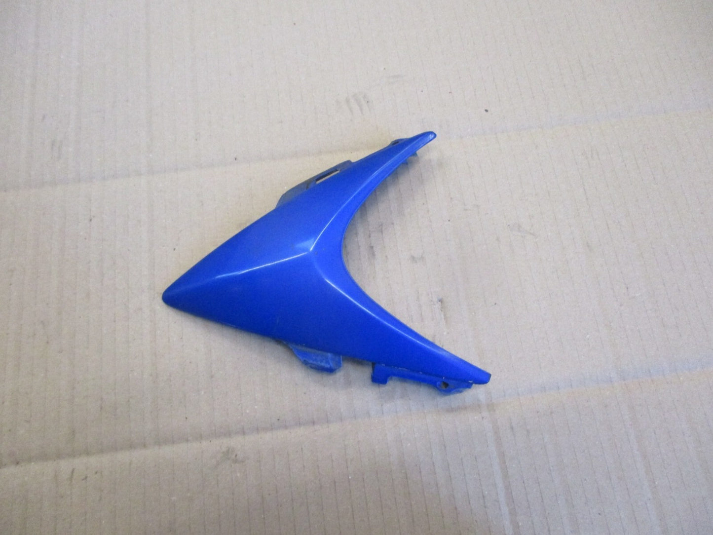 Pointe de liaison carénage avant pour Honda 125 CBR - JC34