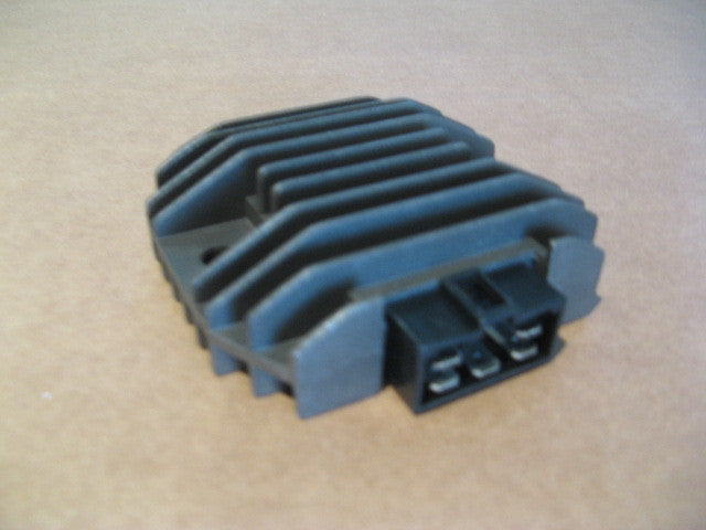 Régulateur NEUF pour Yamaha FZR - YZF - TDM - XJN - XJS - T MAX - SRX - XTZ