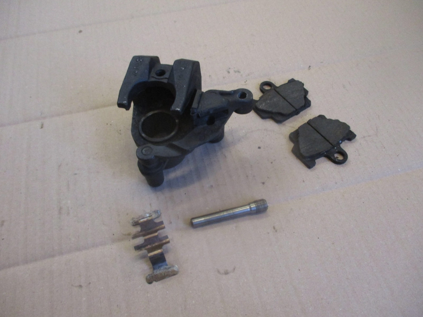 Etrier de frein avant pour Yamaha 600 XT Ténéré - 43F - 34L - 55W