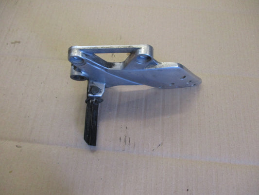 Platine cale pied avant gauche pour Honda 125 CBR - JC34