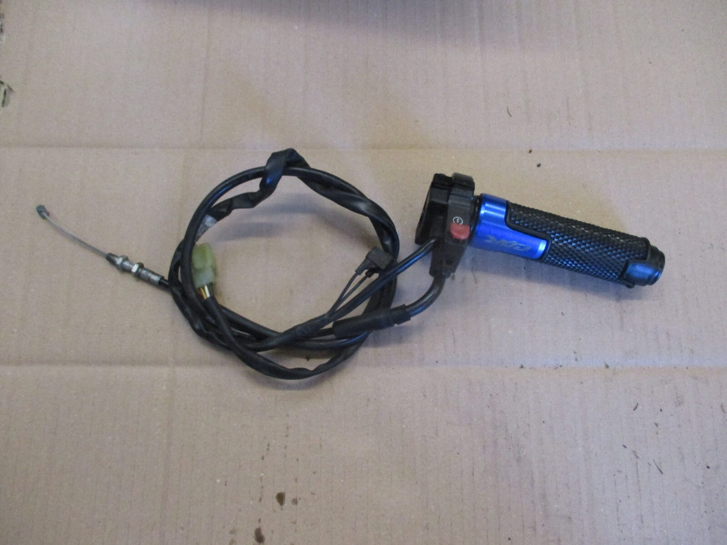 Poignée d'accélérateur + cable pour Honda 125 CBR - JC34