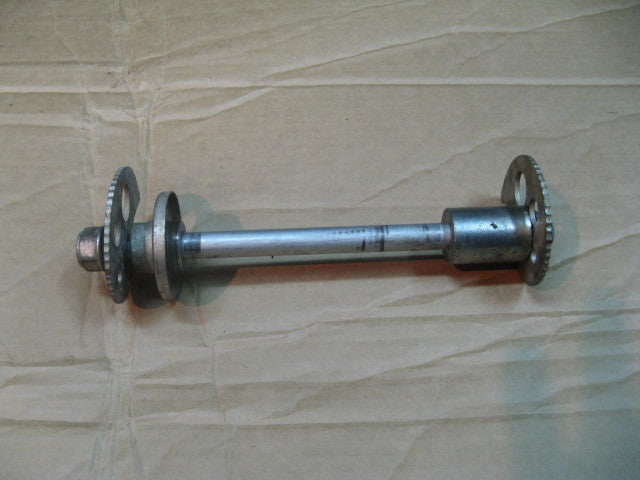 Axe de roue arrière pour Honda 125 NX Transcity - JD12