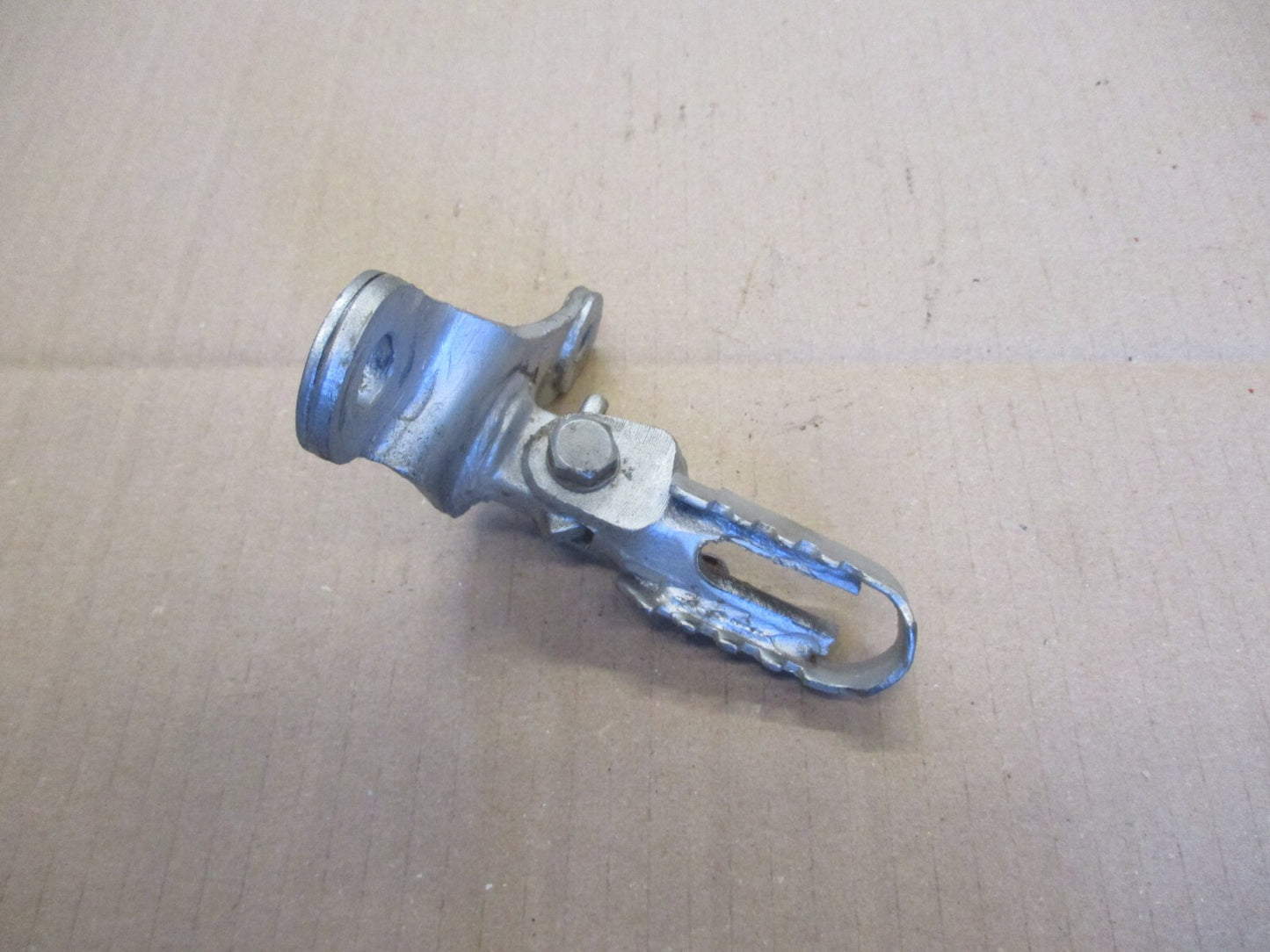 Cale pied avant droit pour Yamaha 125 TY