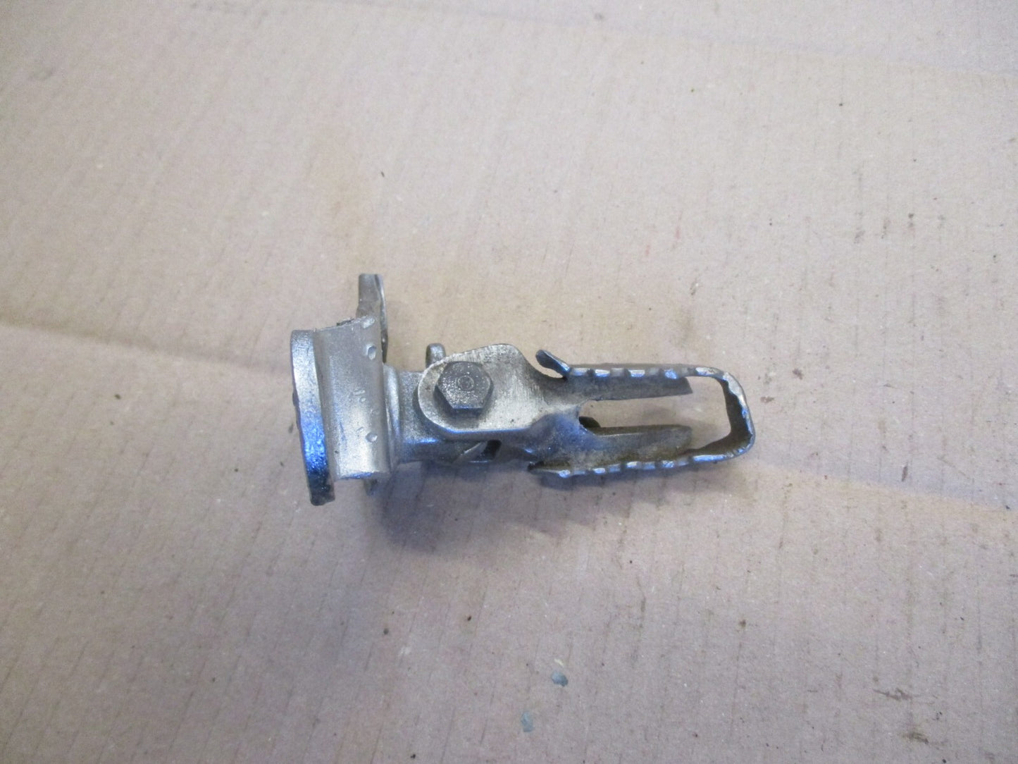 Cale pied avant droit pour Yamaha 125 TY