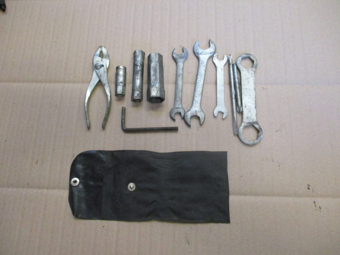 Pochette outils + outils pour Yamaha 125 DTLC - 10V