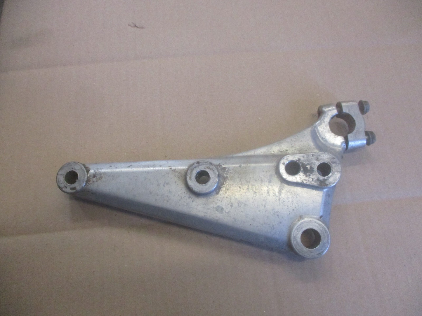 Platine droite pour Honda 125 CBT - CB125T - 125 Twin