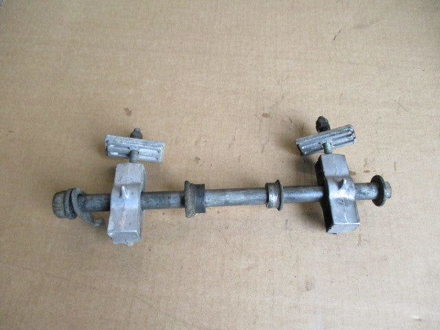 Axe de roue arrière pour Honda 600 Transalp - PD06 - Montage avec frein à disque