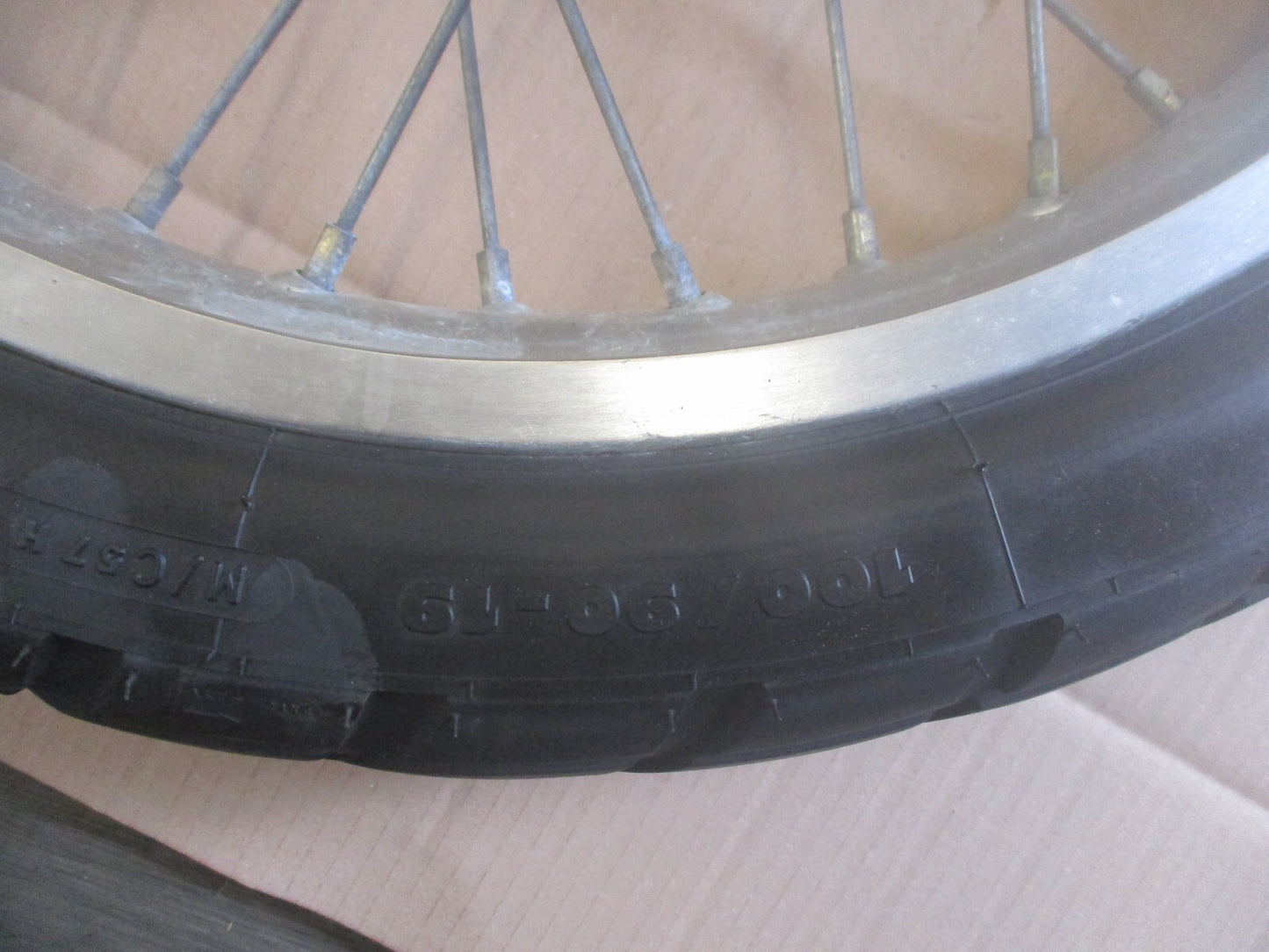 Roue avant avec pneu MICHELIN en bon état pour Honda 650 FX - VIGOR - SLR - RD09