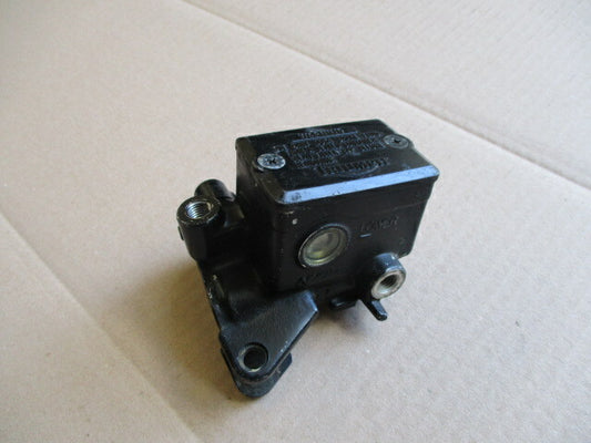 Maitre cylindre de frein avant Triumph