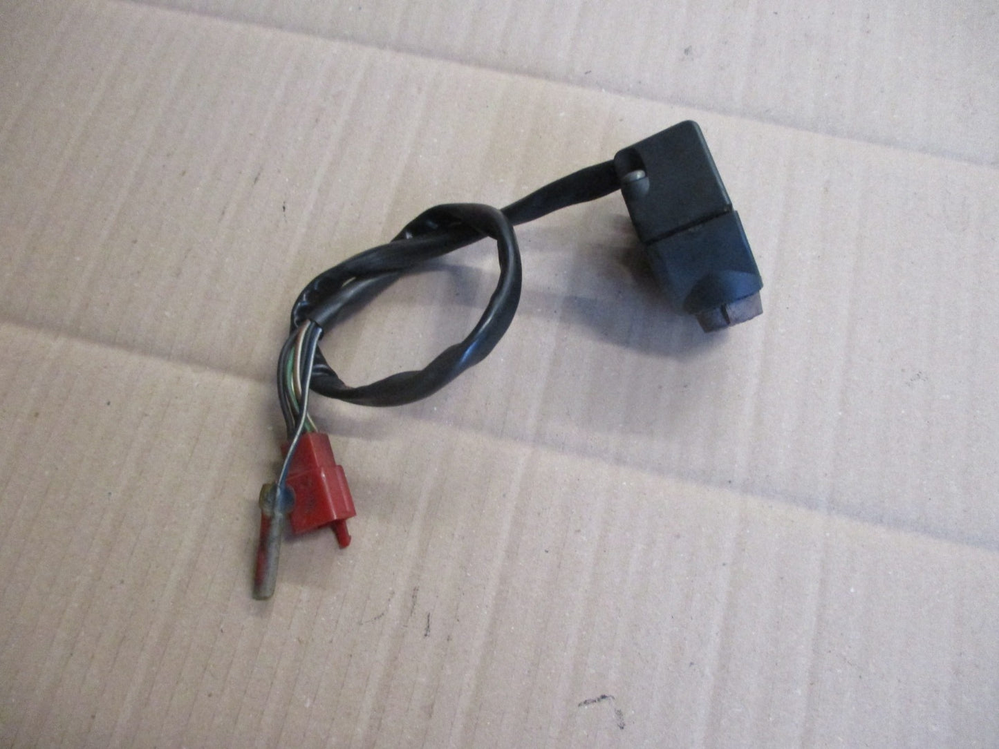 Commodo gauche pour Honda 125 XLS - XR - connecteur rouge + 1 fil