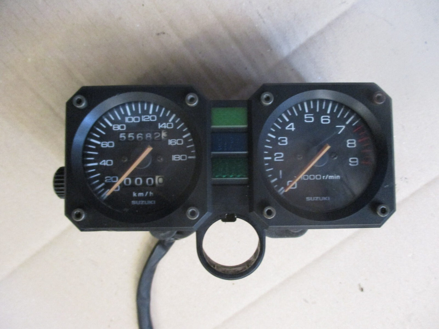 Bloc compteur compte tours 55682 kms pour Suzuki 750 DR - 800 DR - SR41A - SR42A