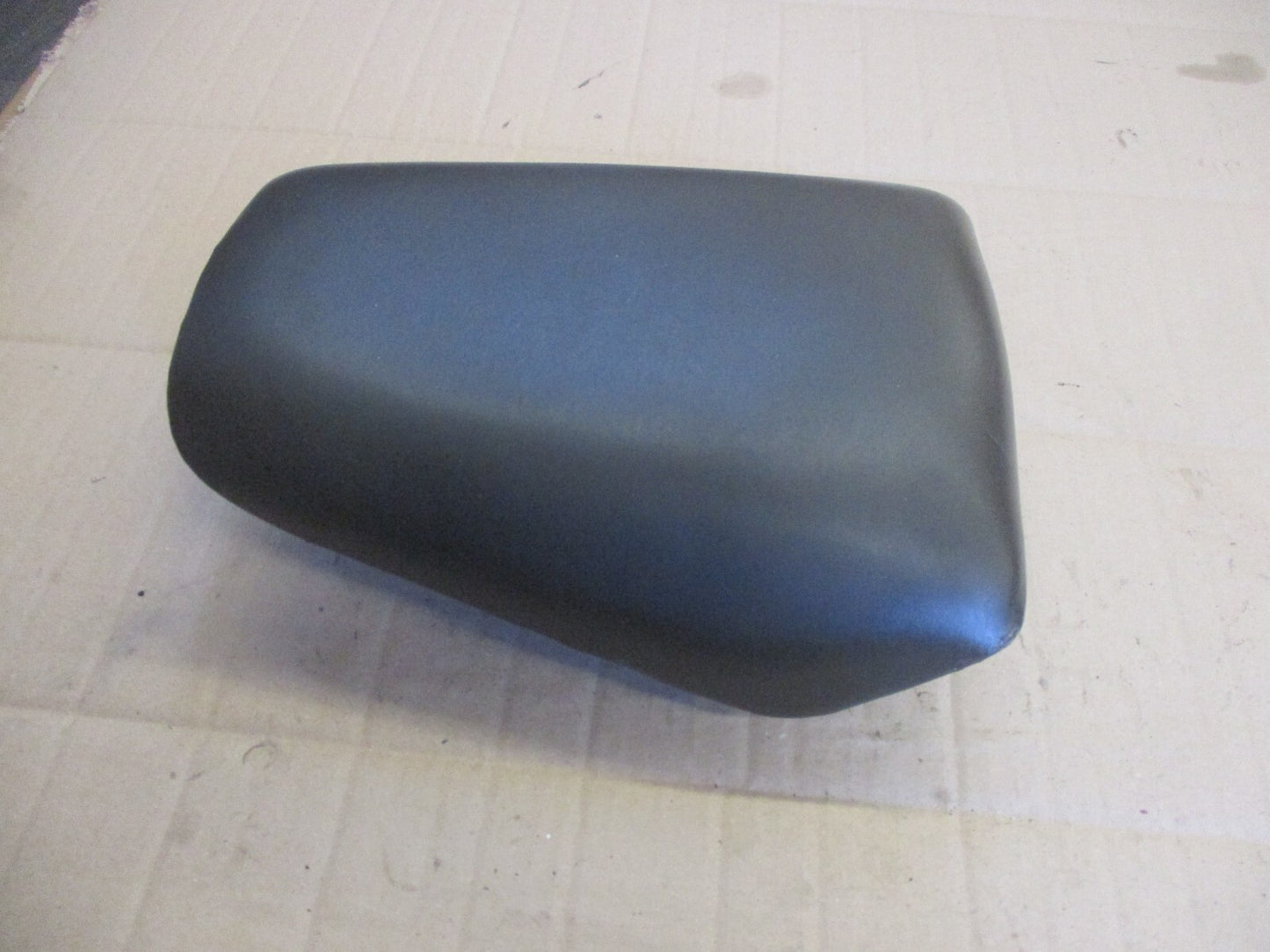 Selle passager arrière pour Honda 125 CBR - JC34