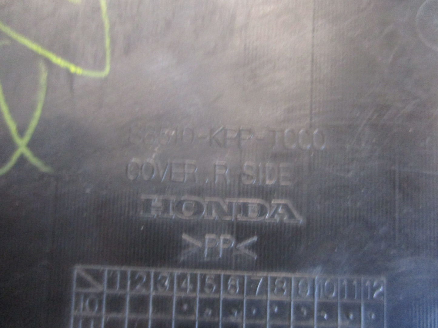 Cache latéral droit pour Honda 125 CBR - JC50 - 2011 / 2018