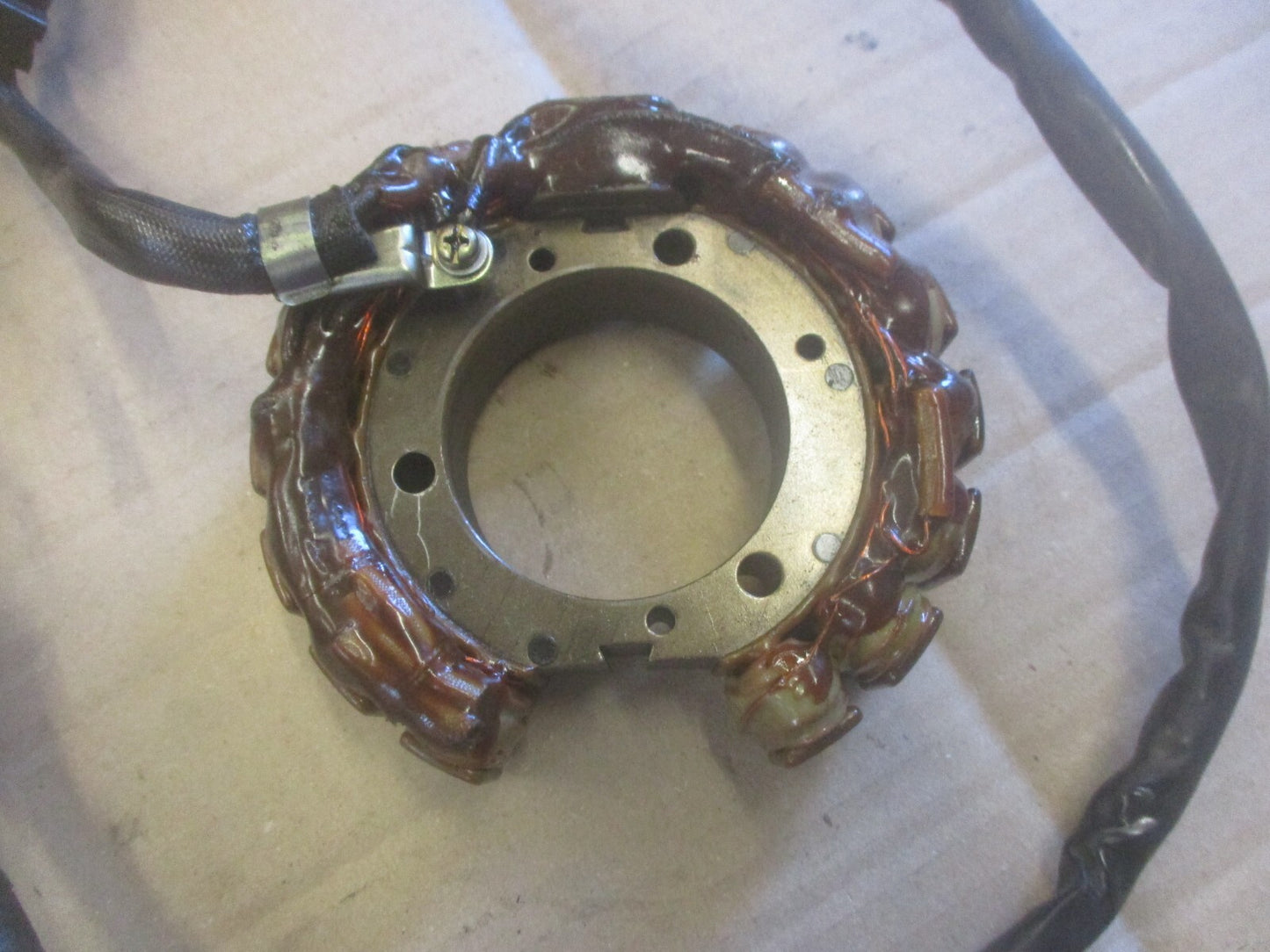 Stator d'allumage quasi neuf pour Honda 600 XLL - XLM - XLLM - PD04