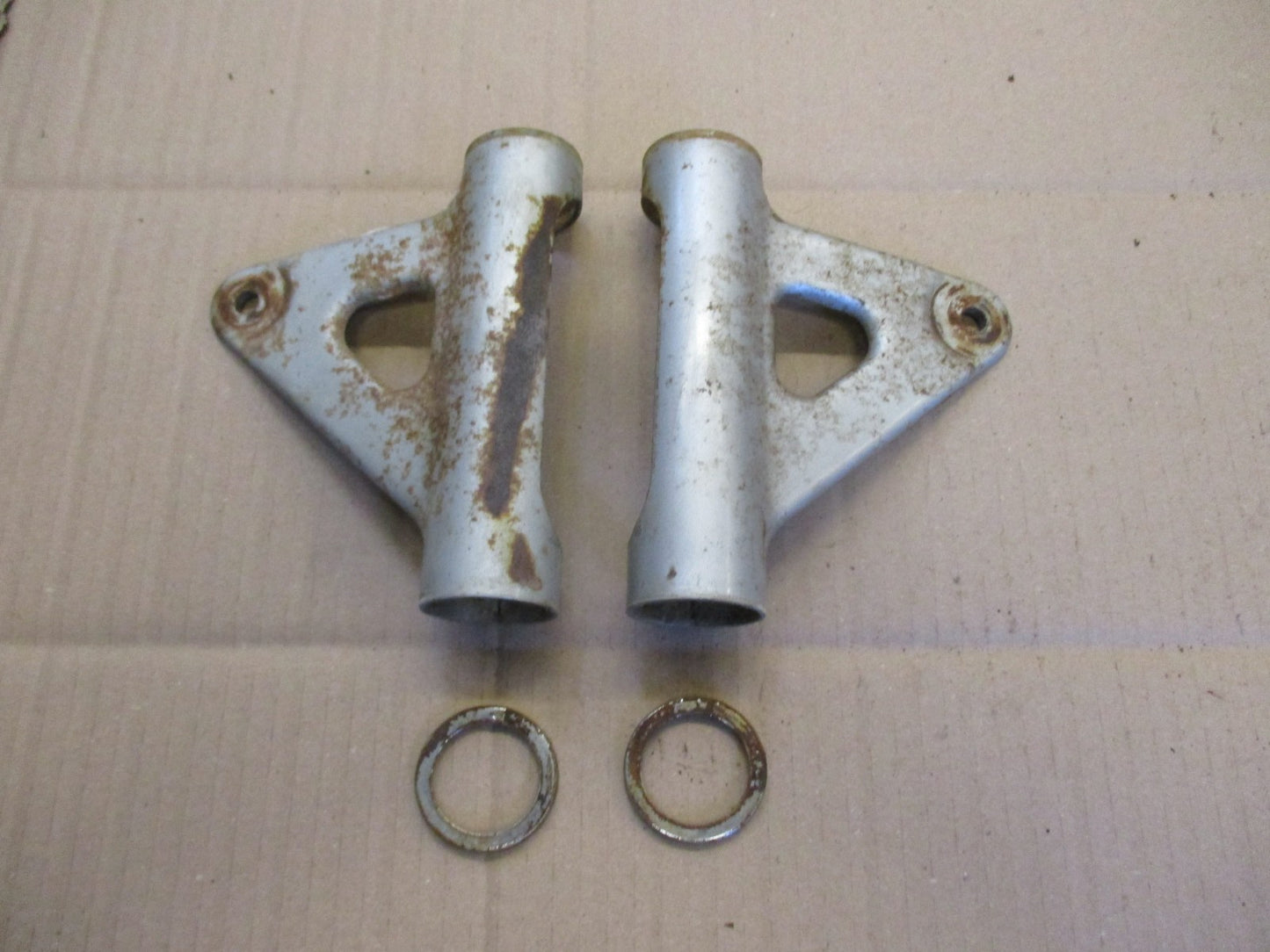 Pattes de phare pour Yamaha 125 AT1 - AT2