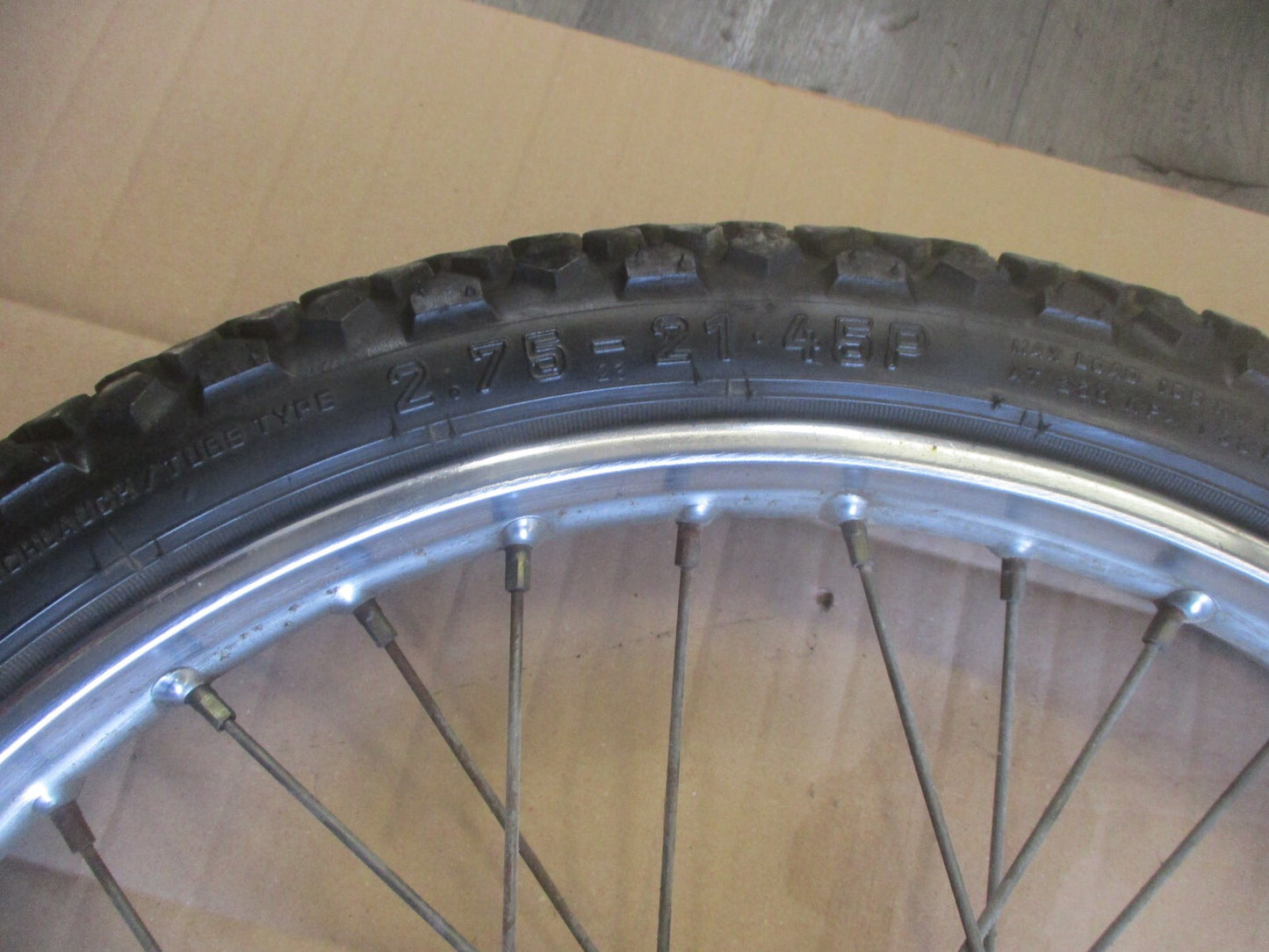 Roue avant - pneu METZELER très peu roulé Honda 125 XLR - JD04 - Frein à tambour