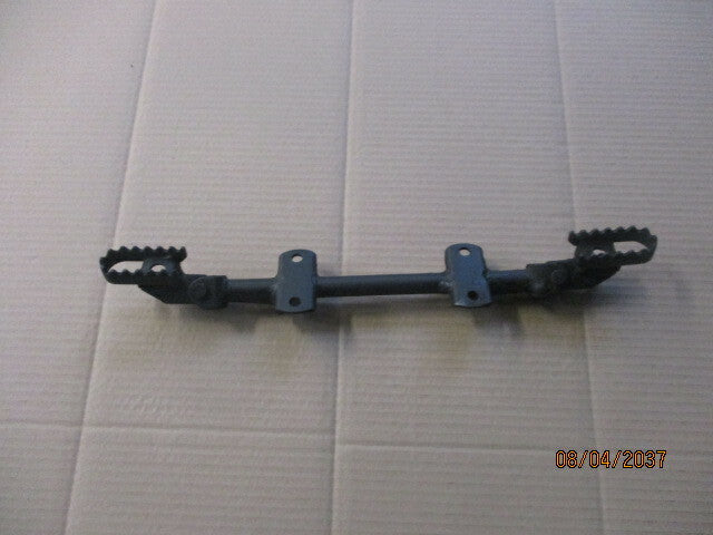 Barre support de cales pieds avant pour Suzuki 125 TS B - 1979