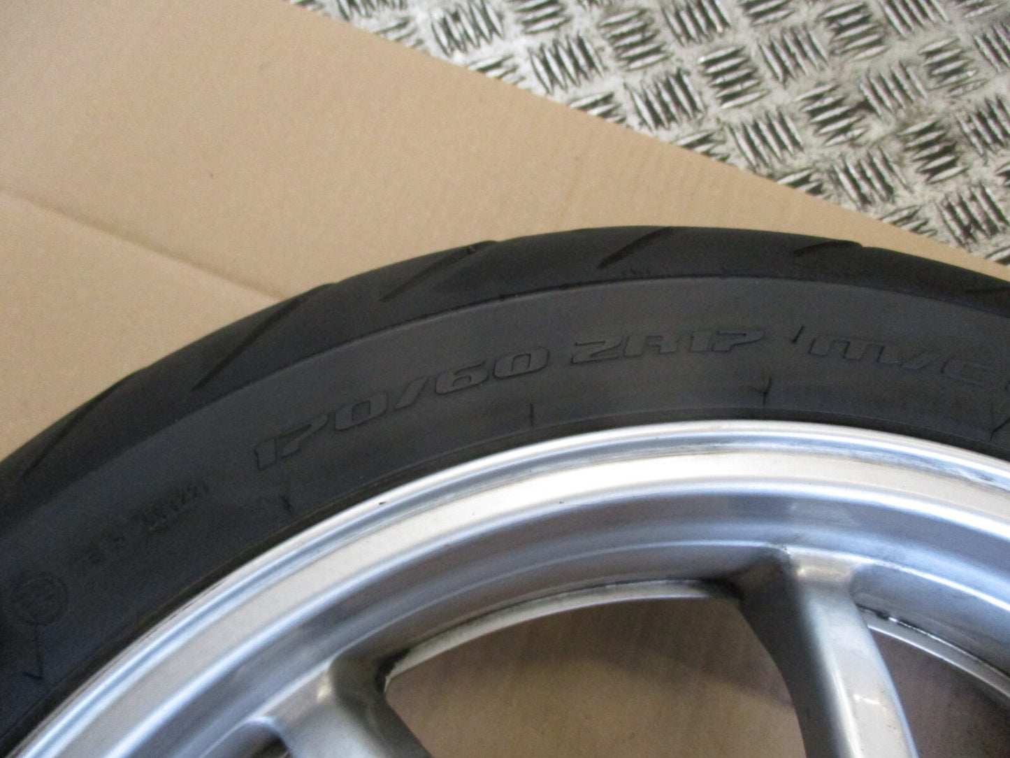 Roue arrière avec pneu bon état pour Honda 750 VFR - RC36 - Type 1 - 1990/1993