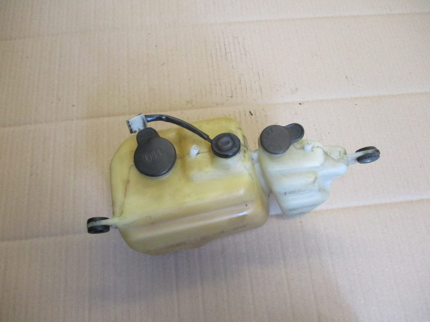 Réservoir d'huile + jauge + vase d'expansion + bouchons Yamaha 125 DTLC - 10V