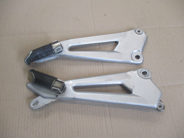 Platines cales pieds arrière pour Yamaha 125 YBR - RE031 - RE051