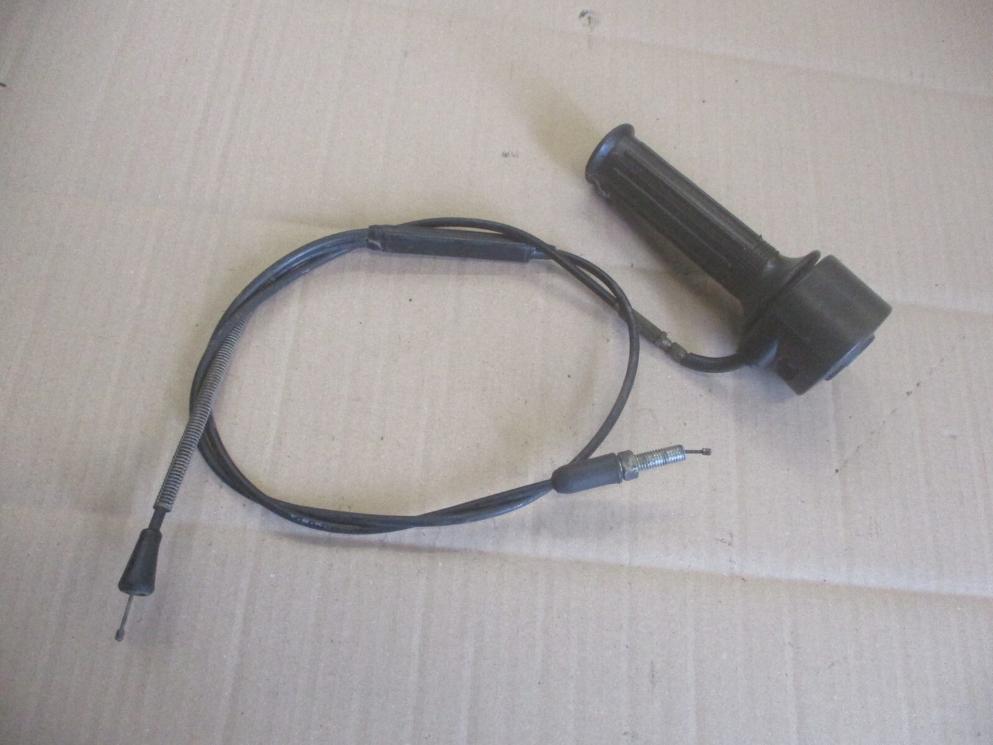 Poignée d'accélérateur + cables pour Suzuki 125 TS B - 1979