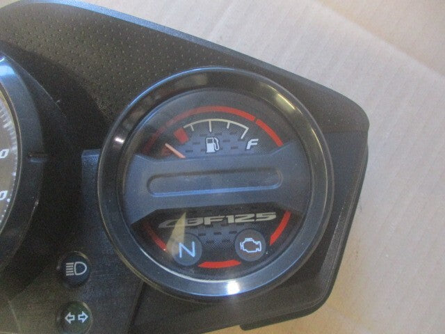 Bloc compteur 24181 kms pour Honda 125 CBF - JC40A