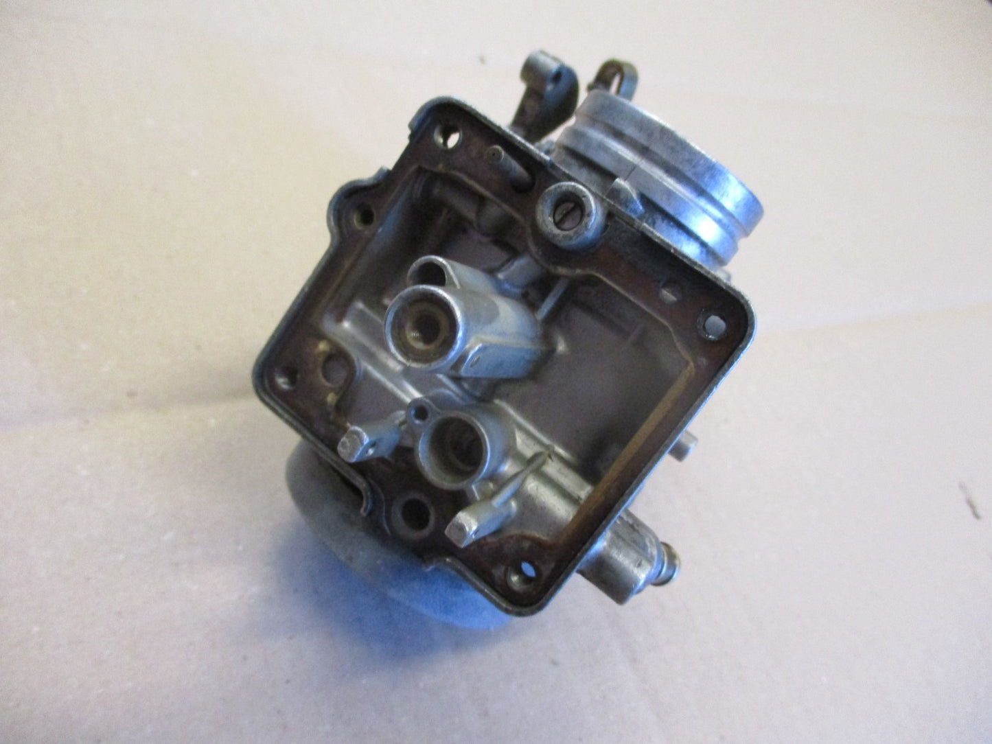 Corps de carburateur pour Suzuki 600 DR - 650 DR - SN41A - SP41A