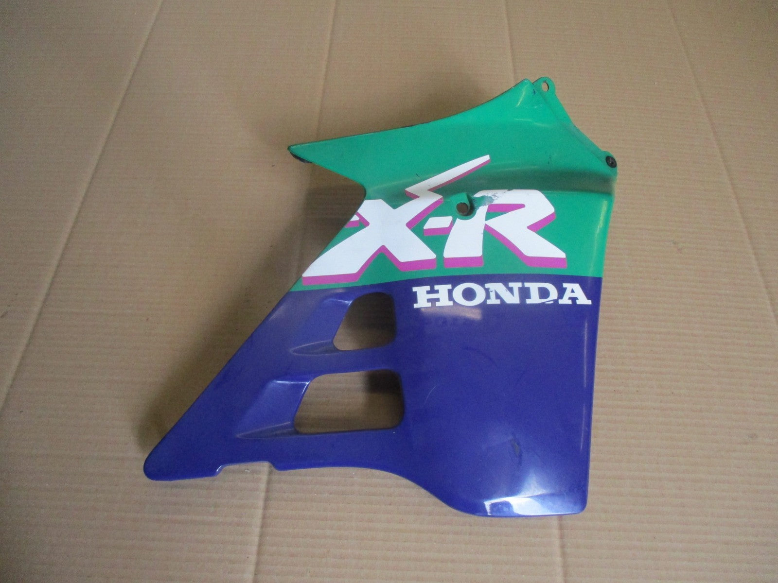 Flanc de carénage droit pour Honda 125 MTX - MTXR - TC02