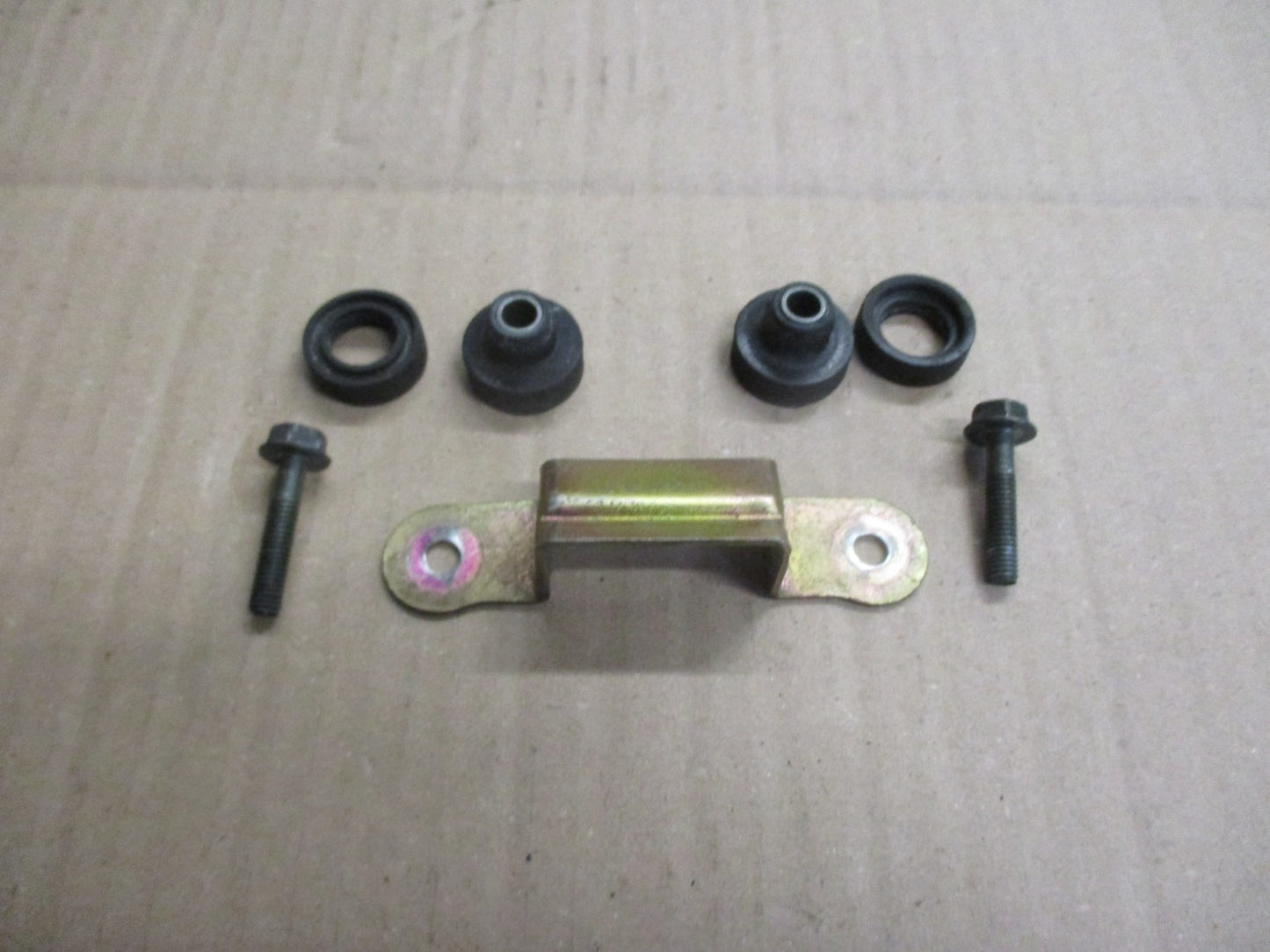 Fixation arrière de réservoir pour Suzuki 125 GZ Marauder