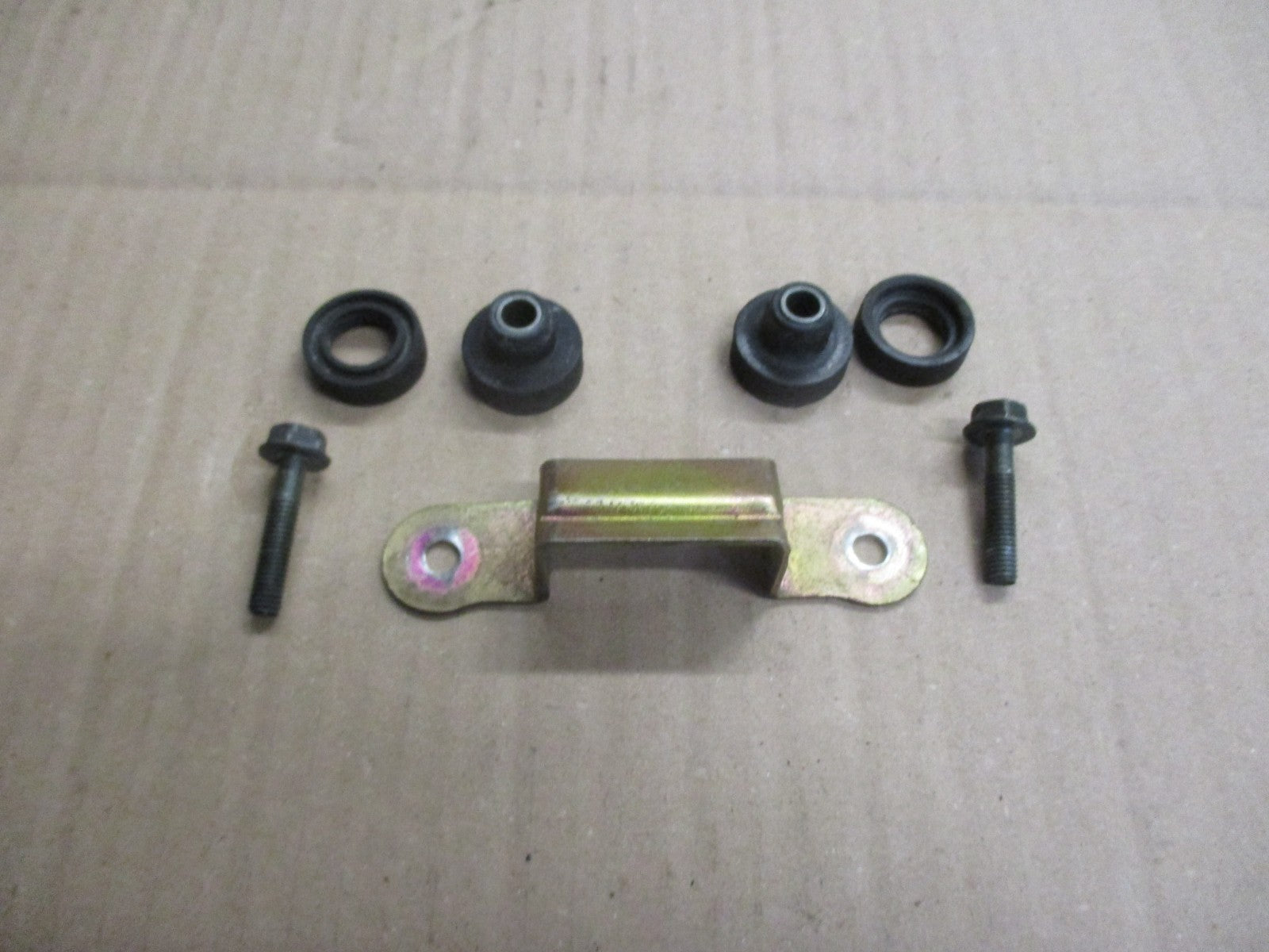 Fixation arrière de réservoir pour Suzuki 125 GZ Marauder