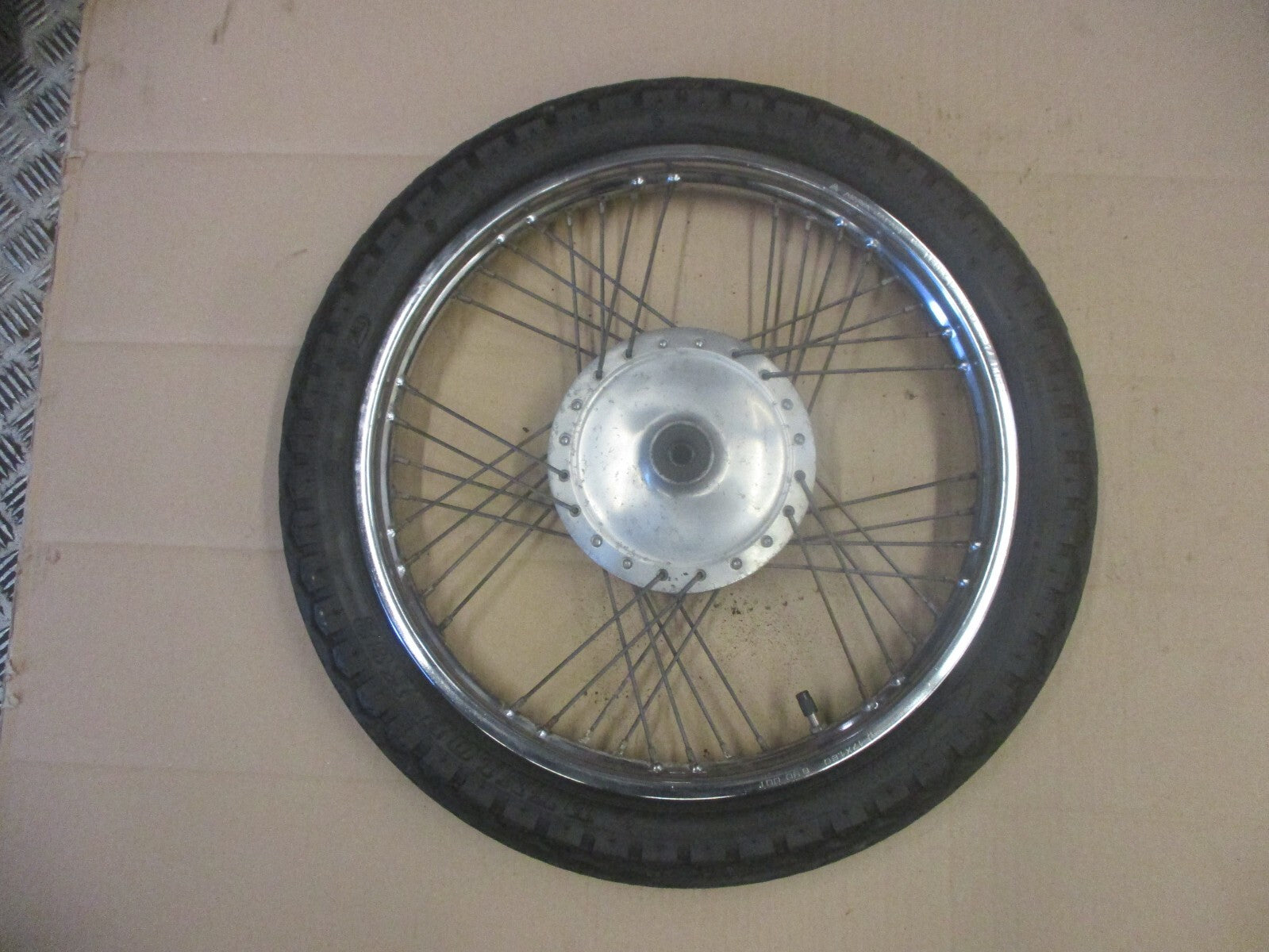 Roue avant à tambour avec pneu ayant peu roulé pour Yamaha 125 SR - 10F