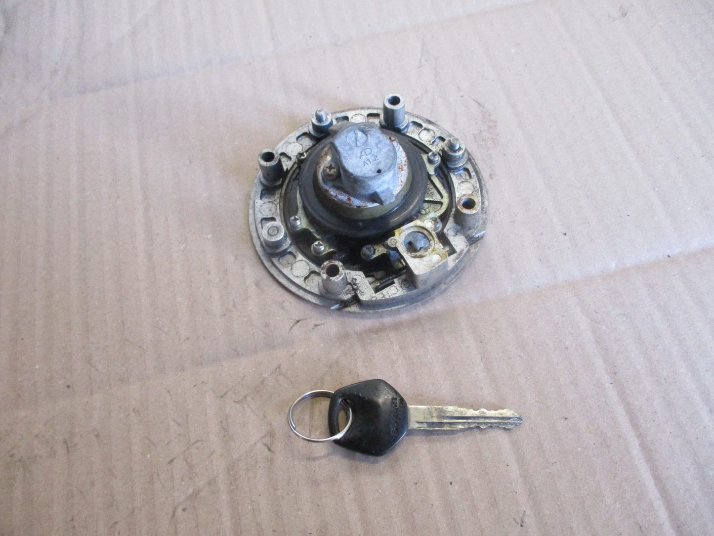 Bouchon de réservoir essence à clé pour Suzuki 650 XF Freewind