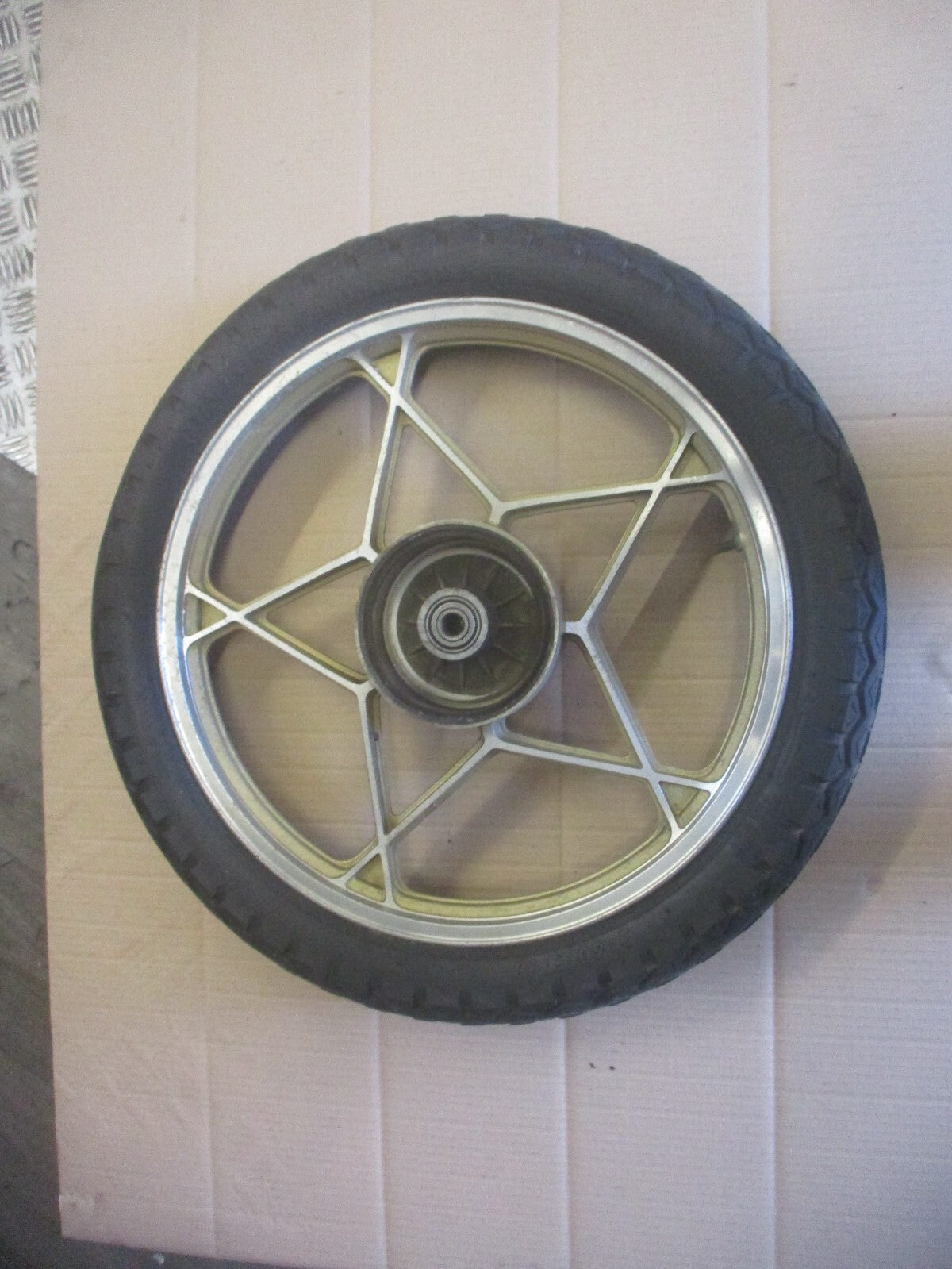 Roue avant et arrière pour Suzuki 125 GT Gold Label
