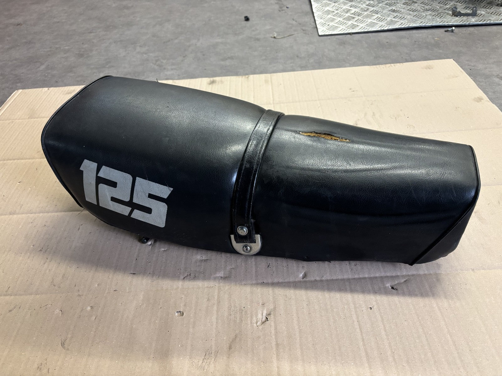 Selle pour Kawasaki 125 KE - Phase 2