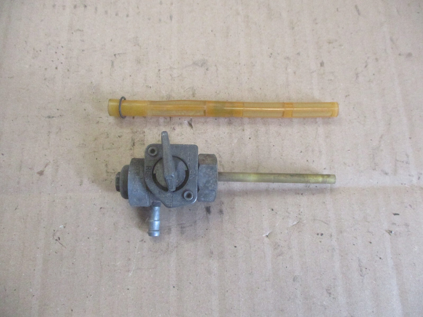 Robinet essence pour Honda 125 Rebel - JC24A - JC26A