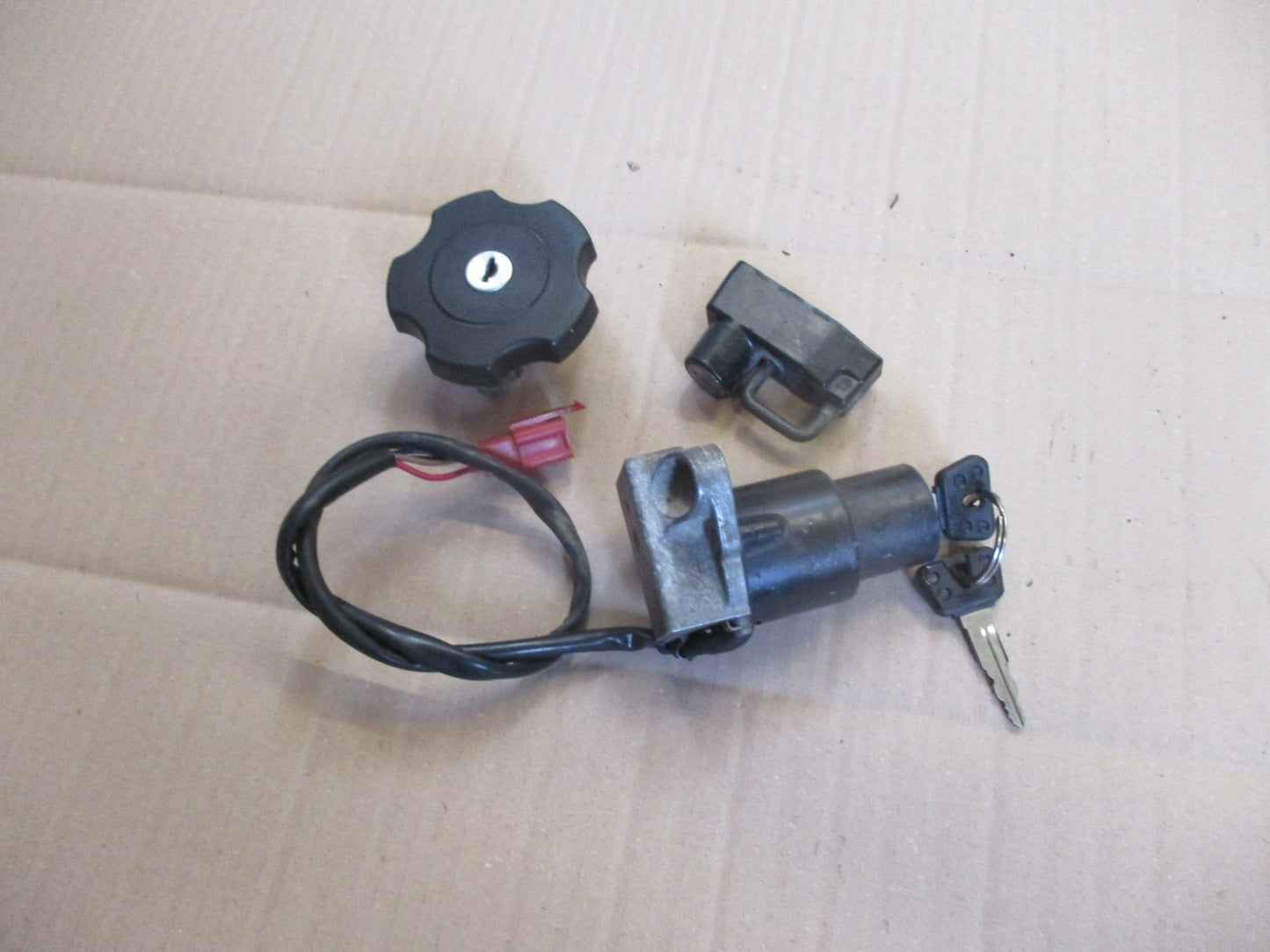 Nieman + bouchon essence + serrure de casque pour Yamaha 125 TW - DE01 - DE054