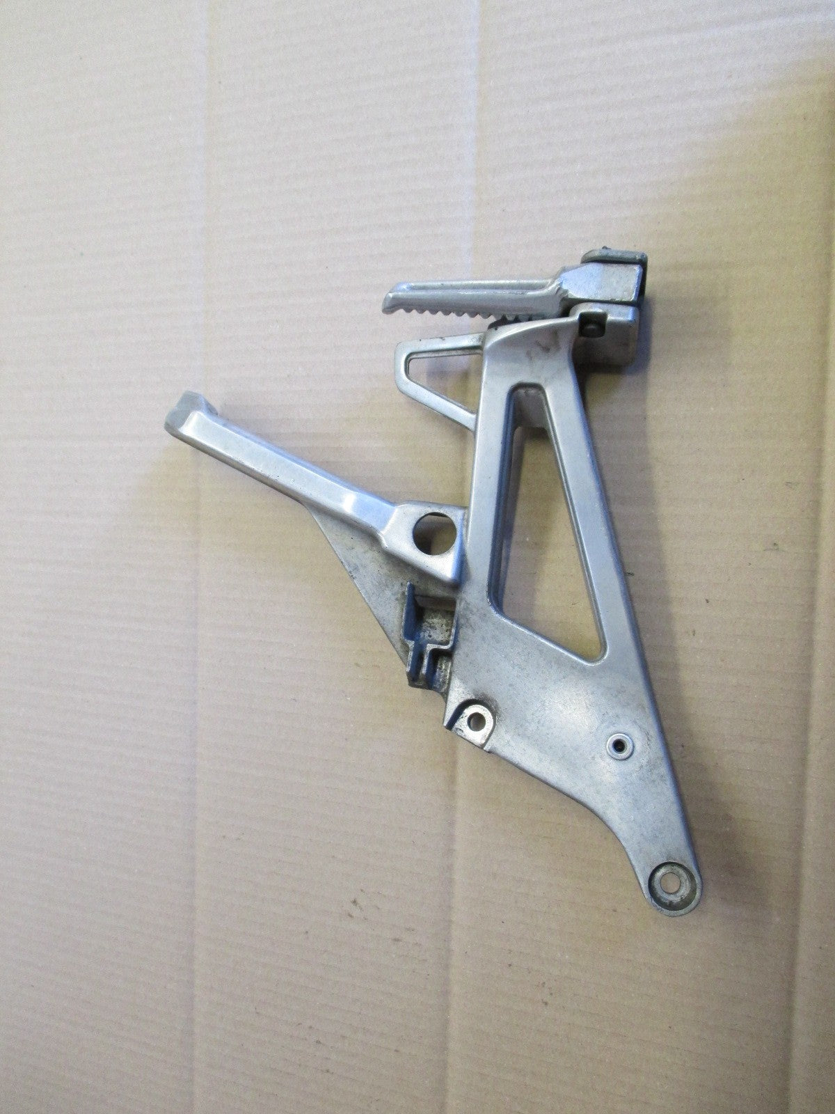 Platine cale pied arrière gauche pour Honda 750 VFR - RC36 - Phase 1 - 1990/1993