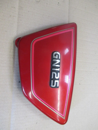 Cache latéral gauche pour Suzuki 125 GN - NF41A