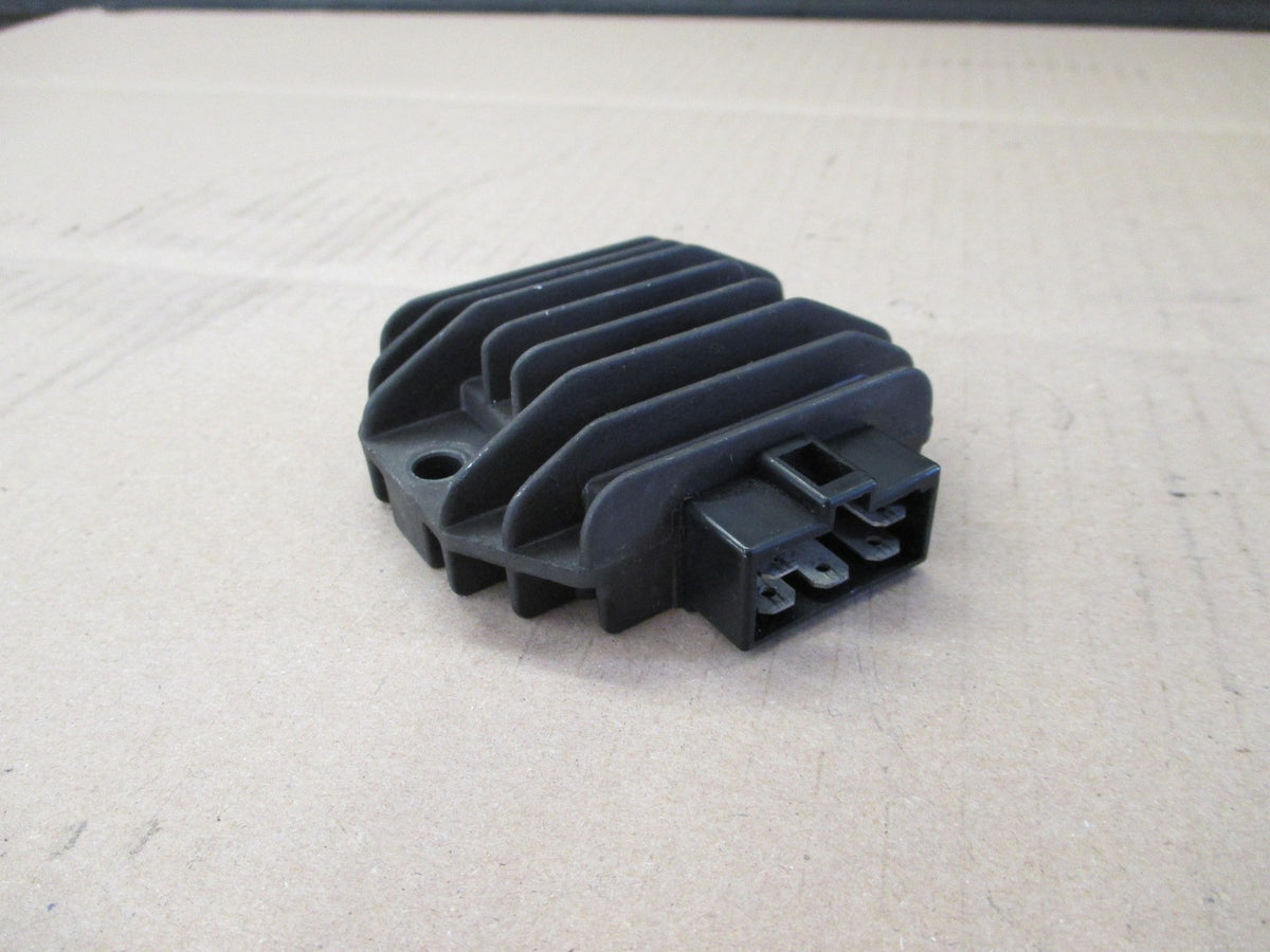 Régulateur référence SH640D-12 pour Suzuki 650 XF Freewind