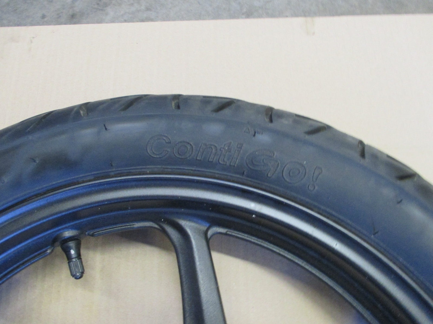 Roue arrière avec pneu peu roulé pour Honda 125 CBF - JC40A