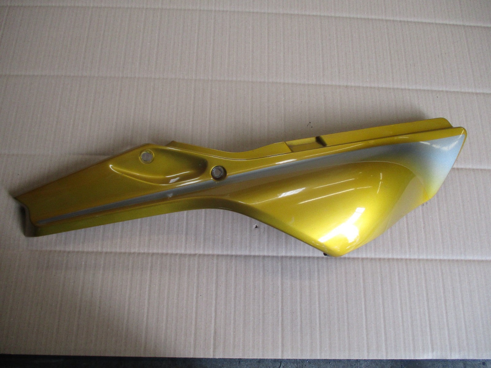 Cache latéral droit pour Yamaha 125 TDR modèle 4FU / 5AE