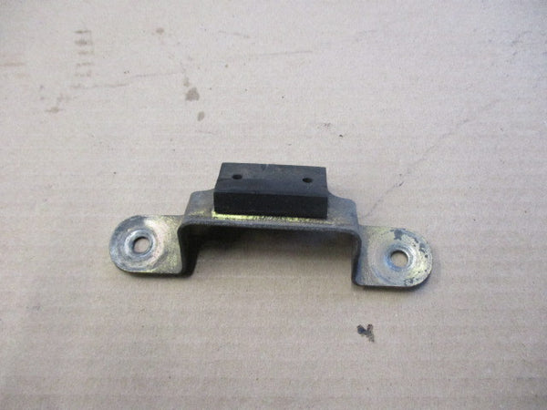 Fixation arrière de réservoir essence Suzuki 600 DR - 650 DR - SN41A - SP41A