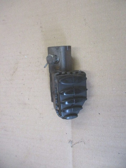 Cale pied avant gauche pour Derbi 125 Mulhacen